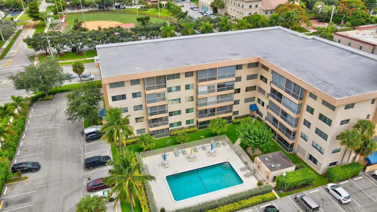 Boca Palms – Condominium